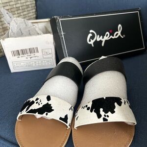 Qupid White and Black Suede Sandals